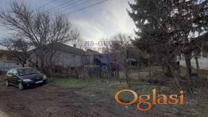 Odličan građevinski plac! Pored asfalta.